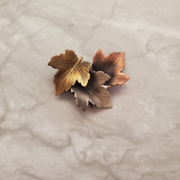 Vintage Jewelry - 🍁 K&T Vintage 1980s 80s Gold Bronze Silver Leaf Cluster Brooch 🍁